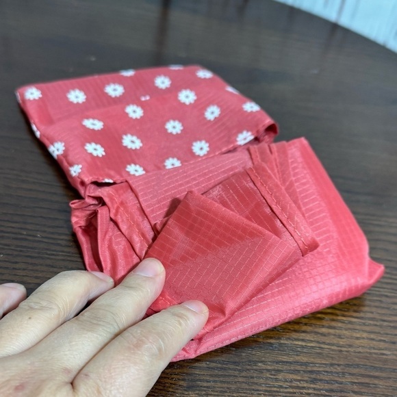 KATE SPADE reusable grocery bag in Red Nylon material - Picture 5 of 11